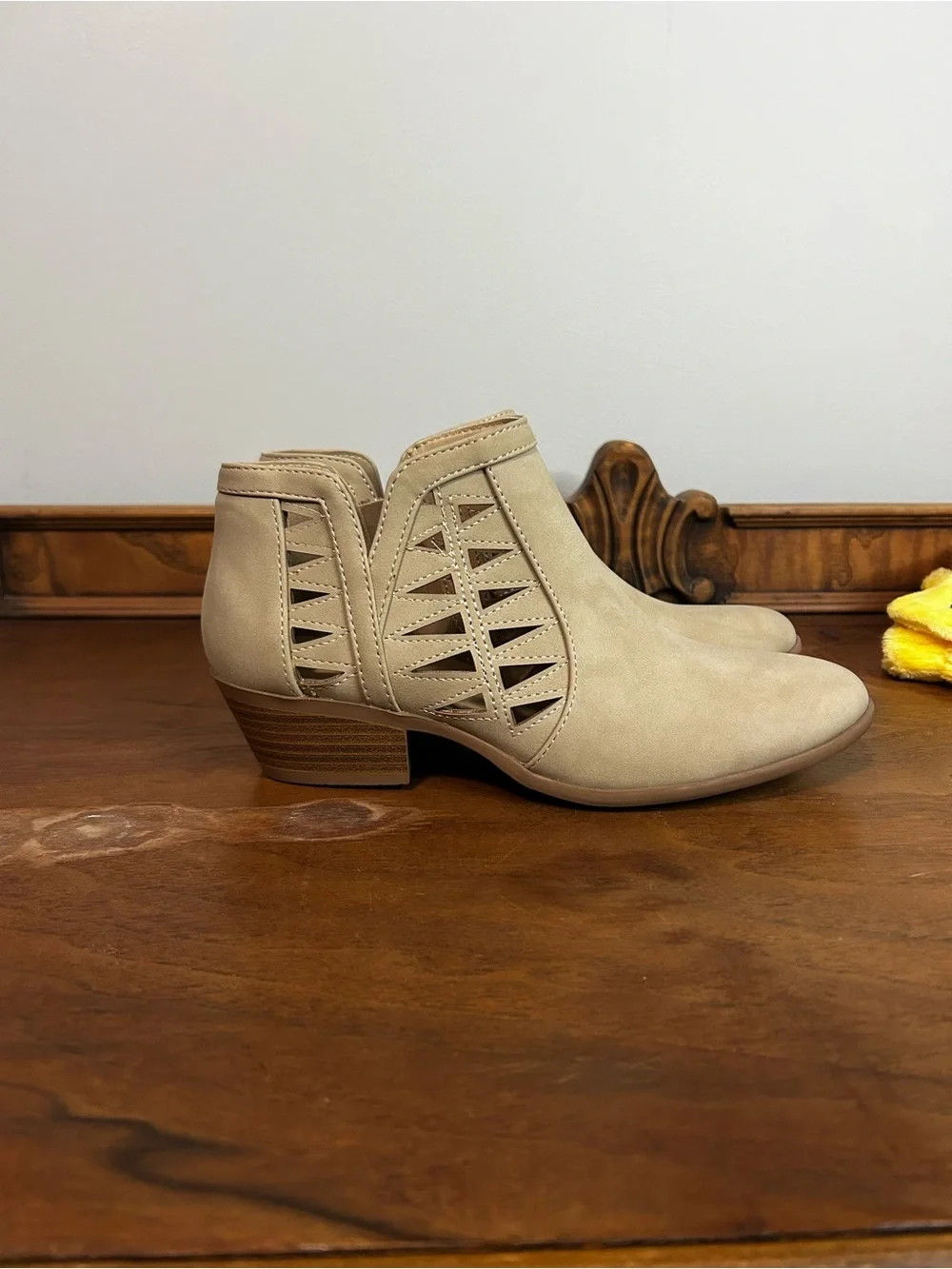 Soda CHANCE Womens Perforated Cut Out Stacked Block Heel Ankle Booties, Size 7